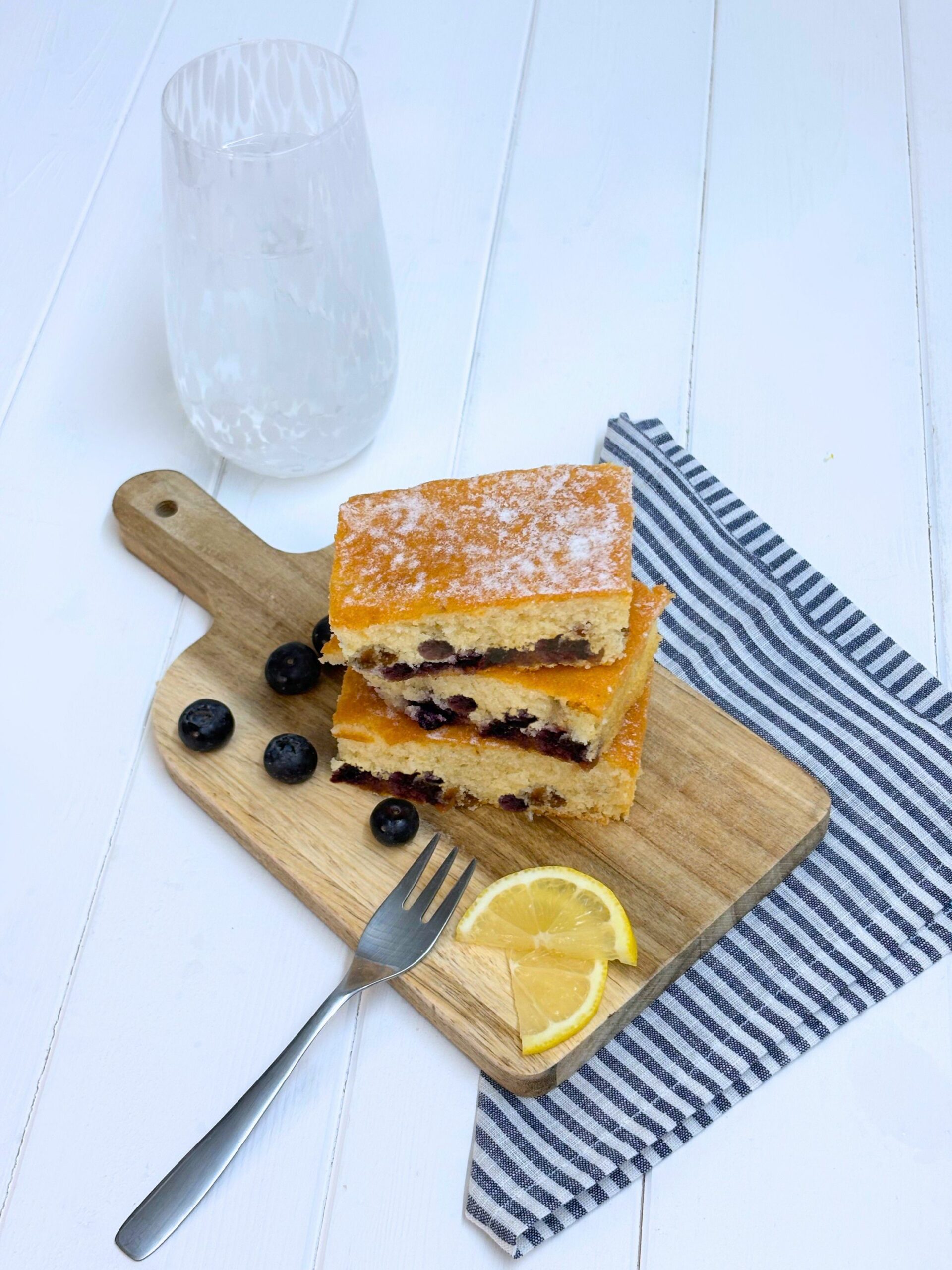 lemon-blueberry-traybake