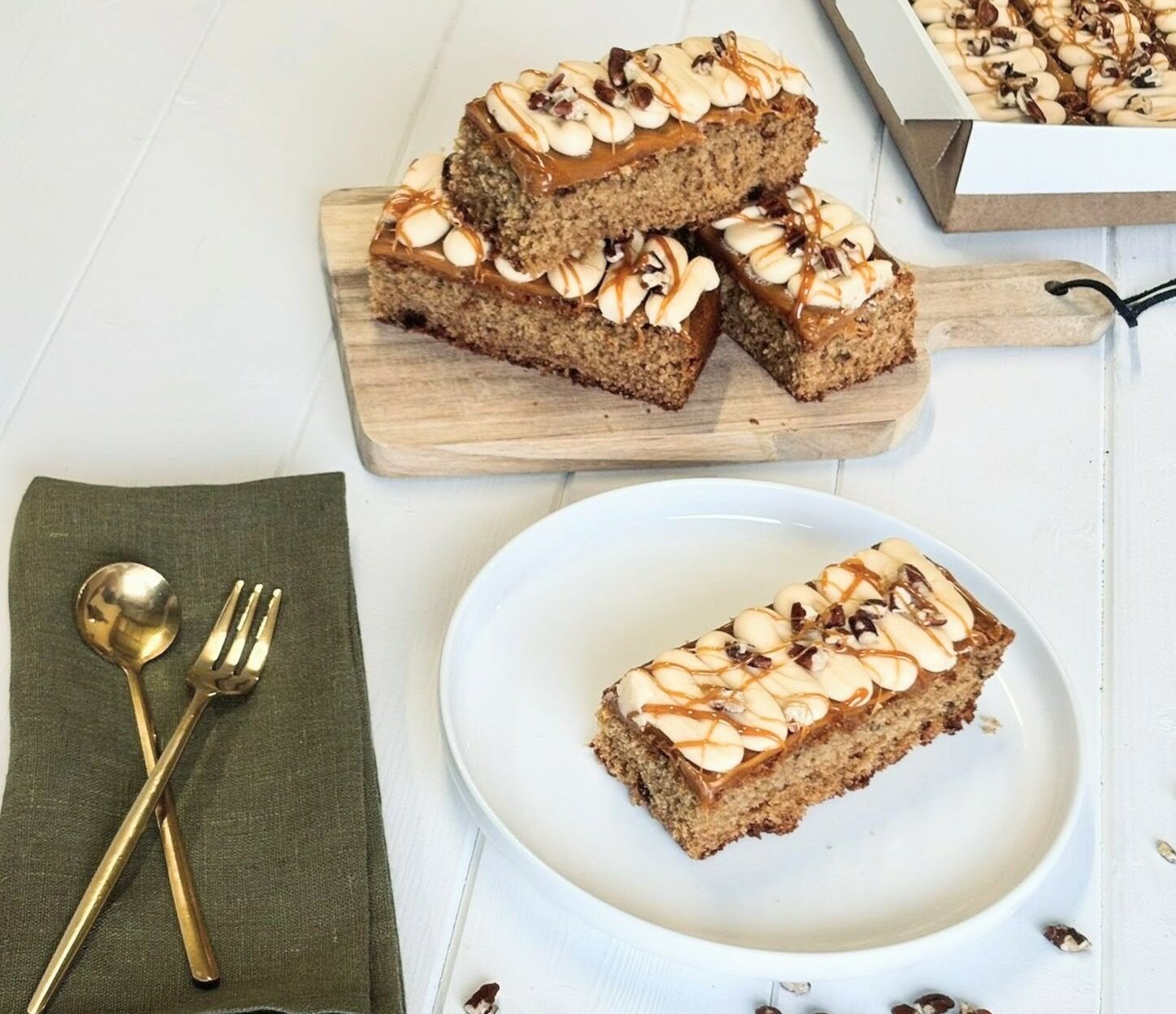 toffee-and-pecan-traycake